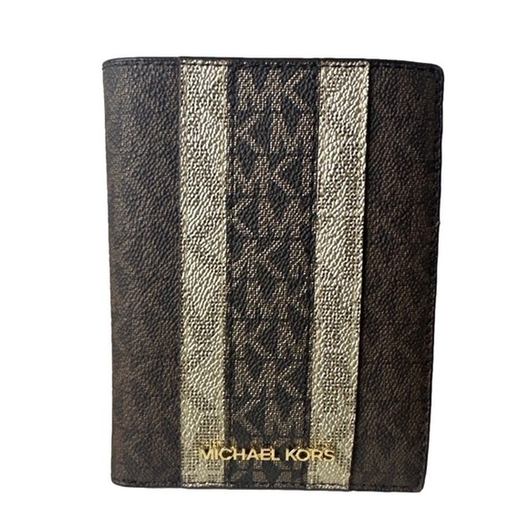 Michael Kors Jet Set Passport and Card Holder / Wallet - Picture 1 of 10